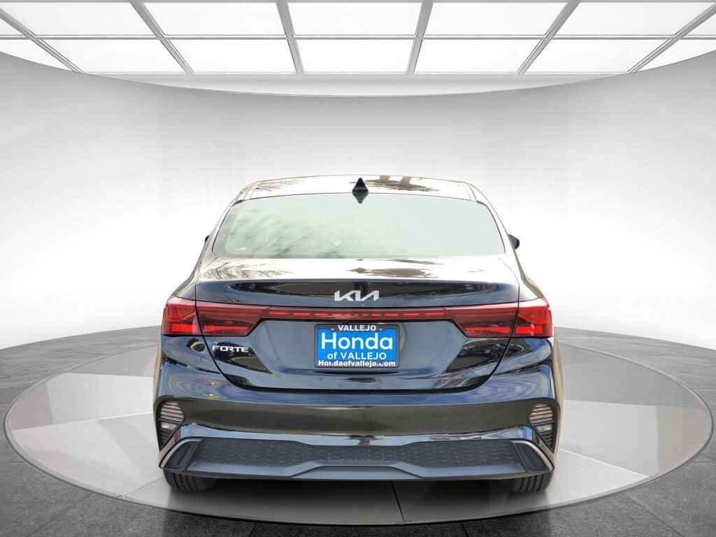 Used 2023 Kia Forte LXS image 4