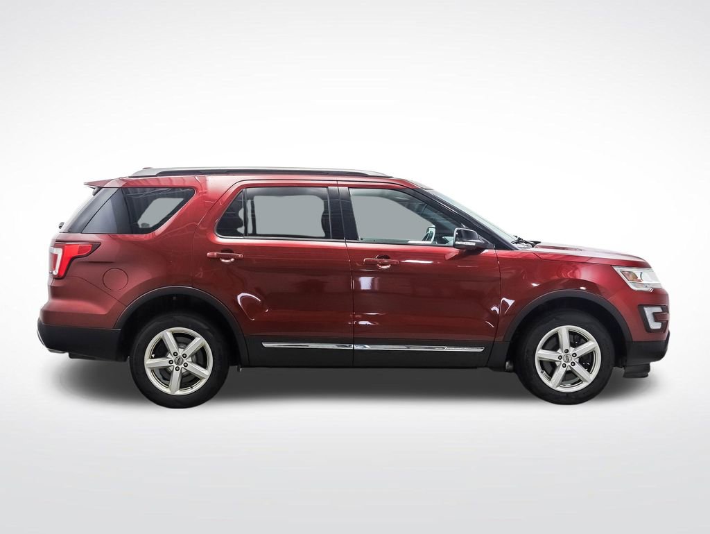 Used 2017 Ford Explorer XLT AWD/4WD image 6