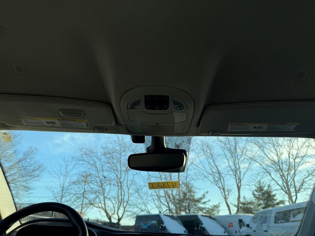 Used 2021 Chrysler Pacifica Touring-L image 27