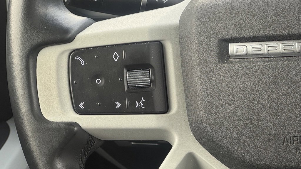 Used 2023 Land Rover Defender 130 SE image 16
