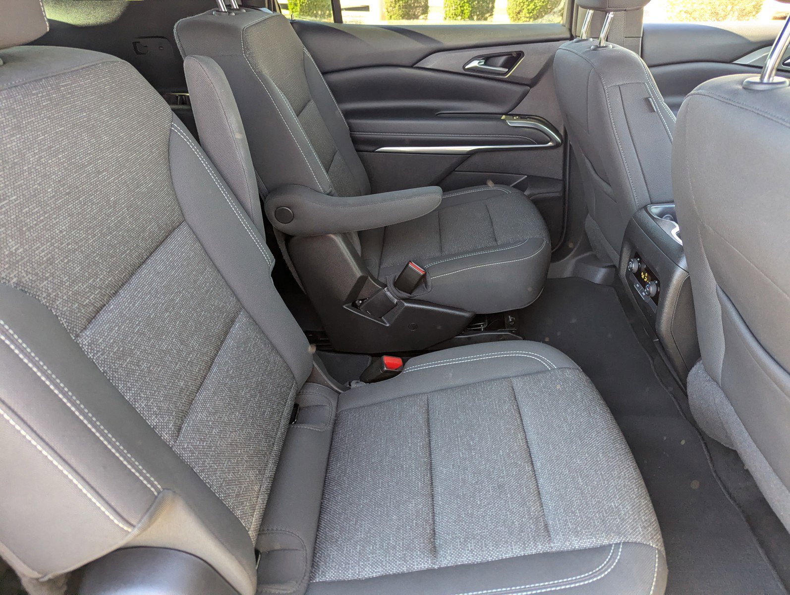 Certified 2025 Chevrolet Traverse LT image 14