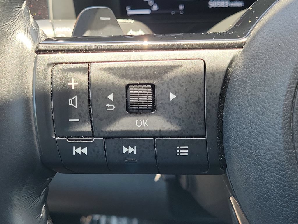 Certified 2024 Nissan Pathfinder Platinum FWD image 27