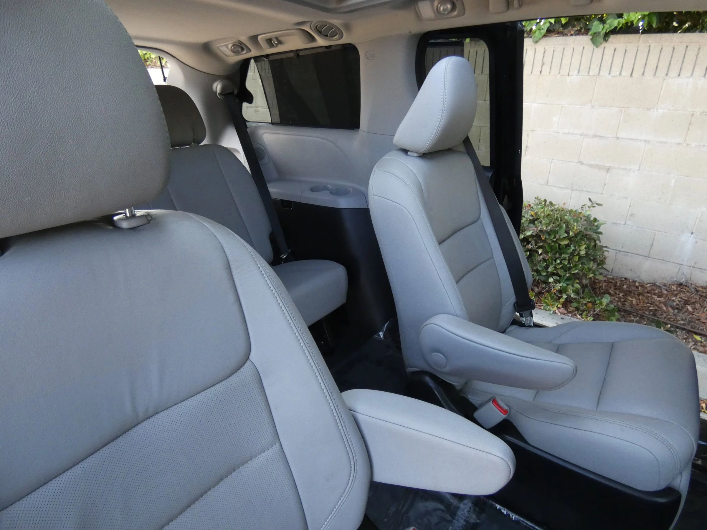 Used 2018 Toyota Sienna Limited image 37