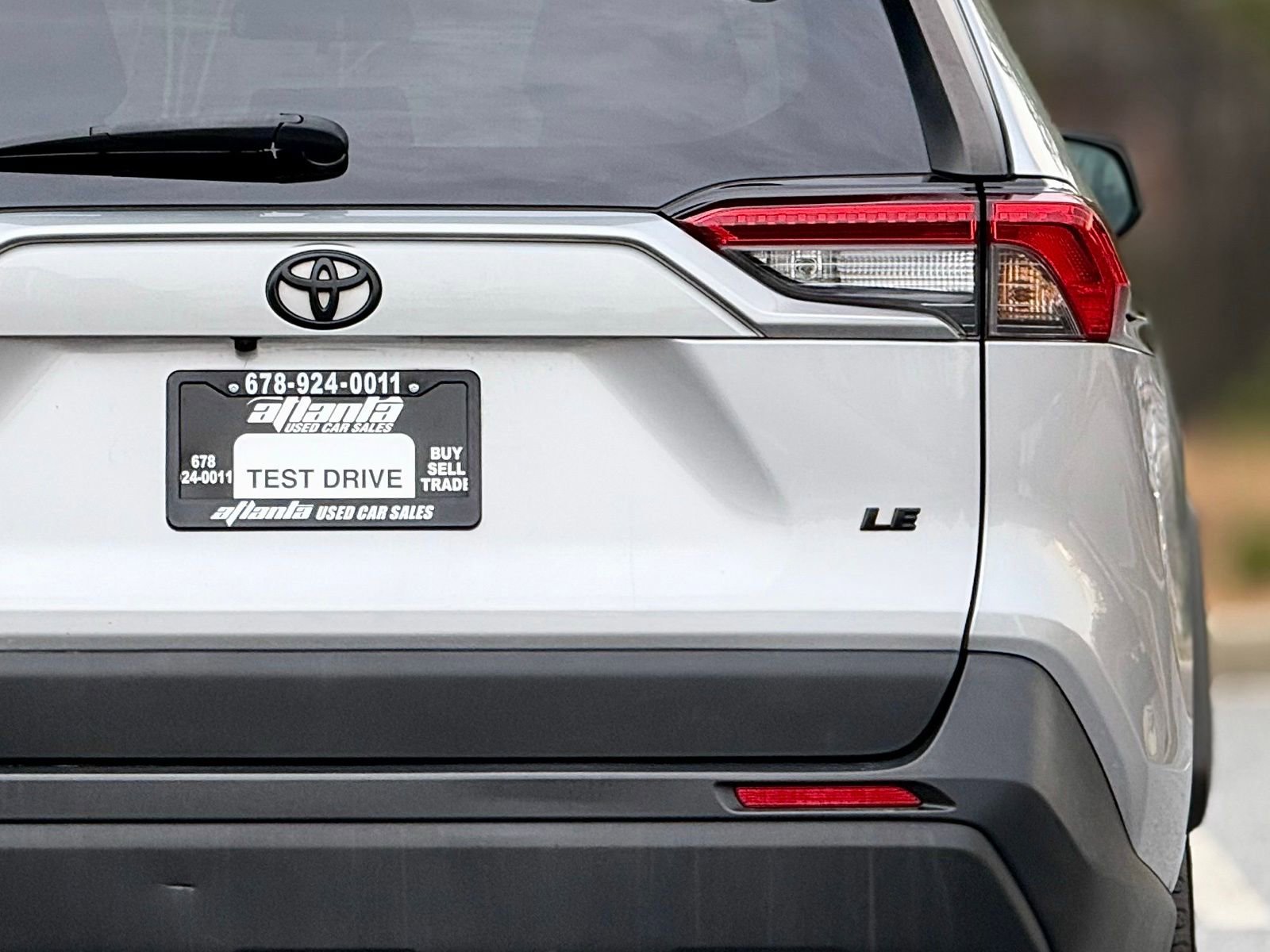 Used 2021 Toyota RAV4 LE image 16