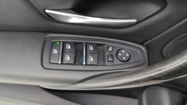 Used 2018 BMW 320i Sedan w/ Convenience Package RWD image 25