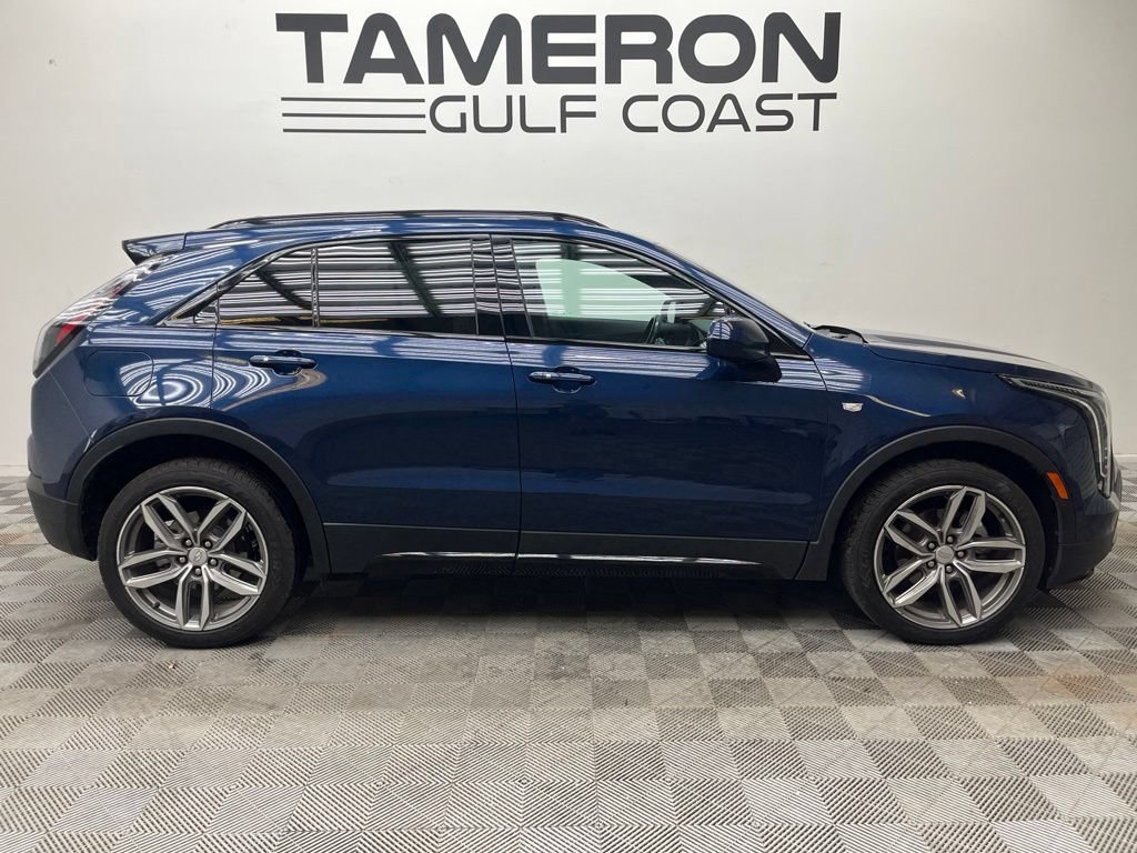 Used 2019 Cadillac XT4 Sport w/ Driver Awareness Package FWD image 4