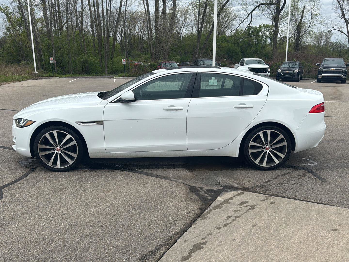 Used 2019 Jaguar XE Premium AWD/4WD image 2