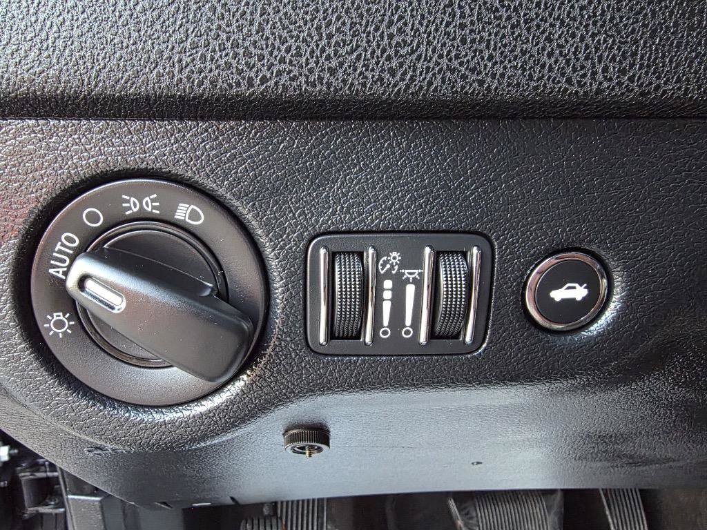 Used 2018 Dodge Charger SXT RWD image 37