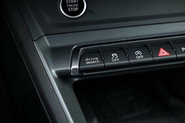 New 2025 Audi Q3 2.0T Premium image 38