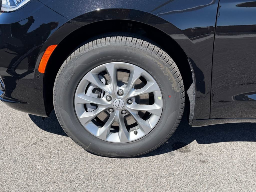 New 2026 Chrysler Pacifica Limited AWD/4WD image 23