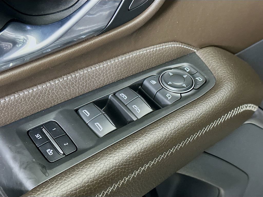 Used 2021 GMC Yukon XL Denali w/ Denali Premium Package image 21