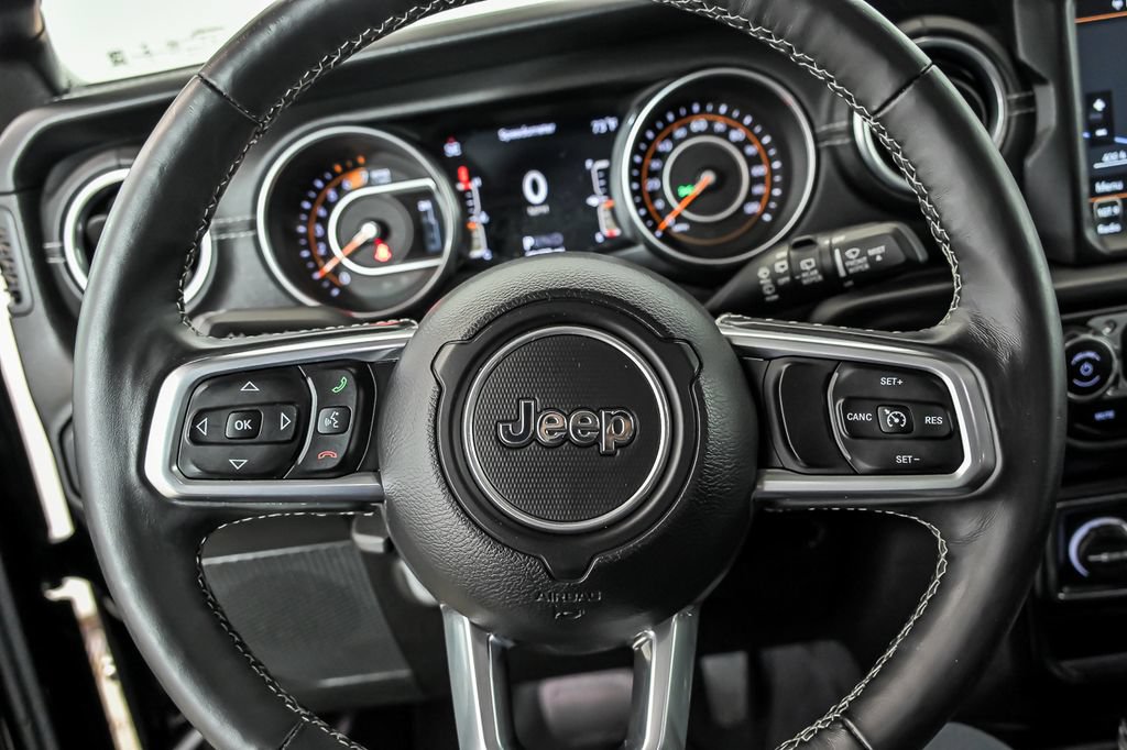 Used 2018 Jeep Wrangler Unlimited Sahara AWD/4WD image 17