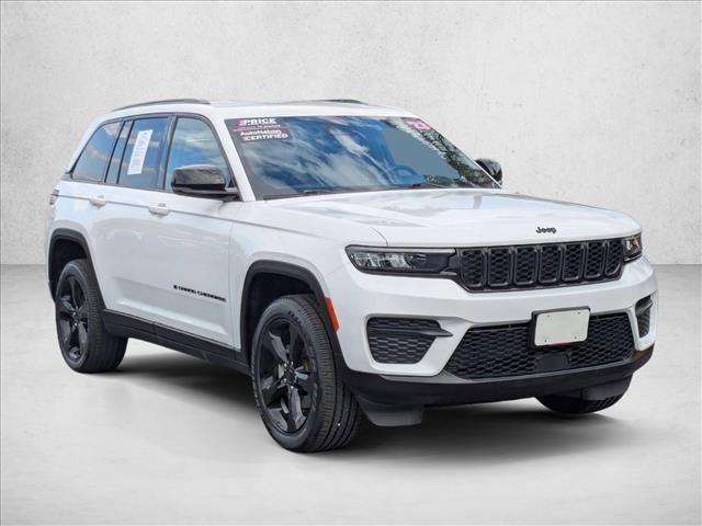 Used 2023 Jeep Grand Cherokee Altitude image 3