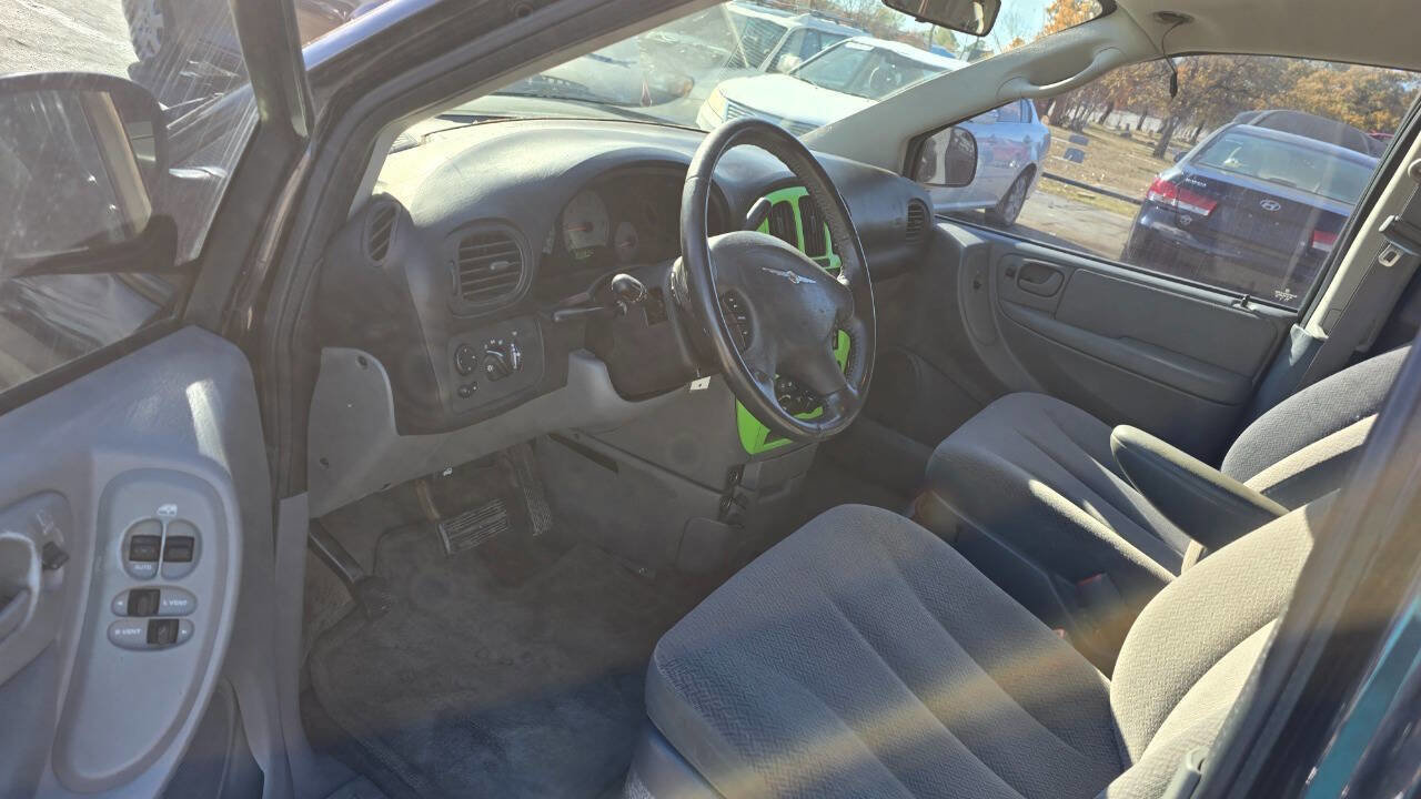 Used 2007 Chrysler Town & Country Touring image 7