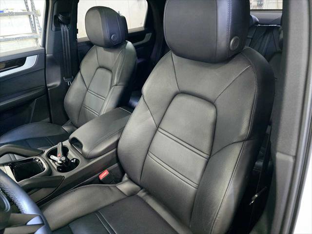 Used 2024 Porsche Cayenne Coupe image 21