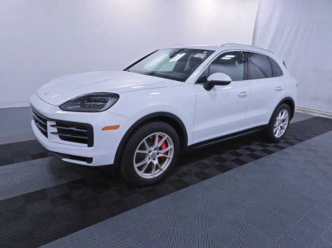 Used 2024 Porsche Cayenne S AWD/4WD image 3