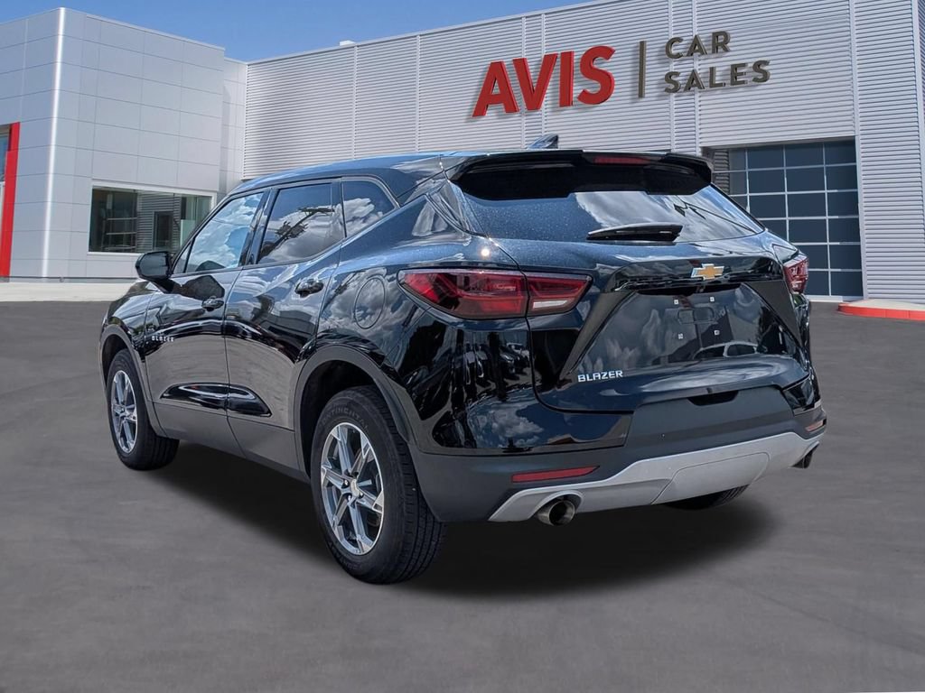 Used 2025 Chevrolet Blazer LT FWD image 9