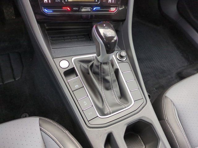 Used 2025 Volkswagen Jetta SE image 14