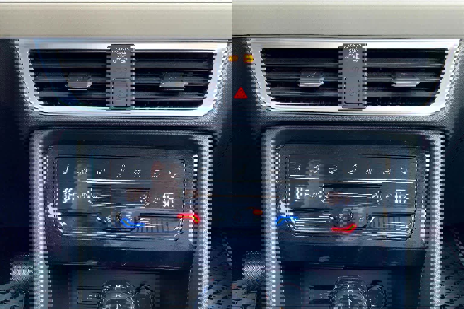 Used 2025 Volkswagen Taos SE FWD image 35