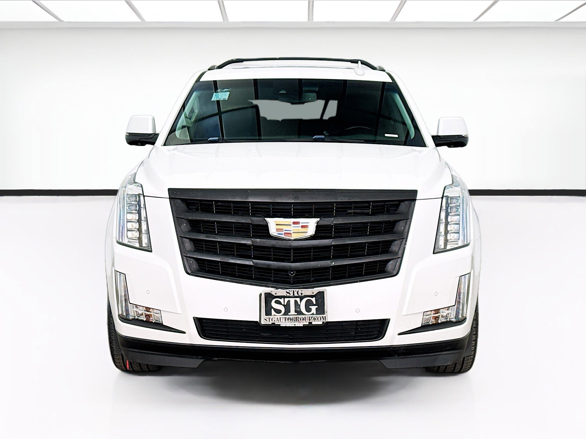Used 2016 Cadillac Escalade Luxury image 2