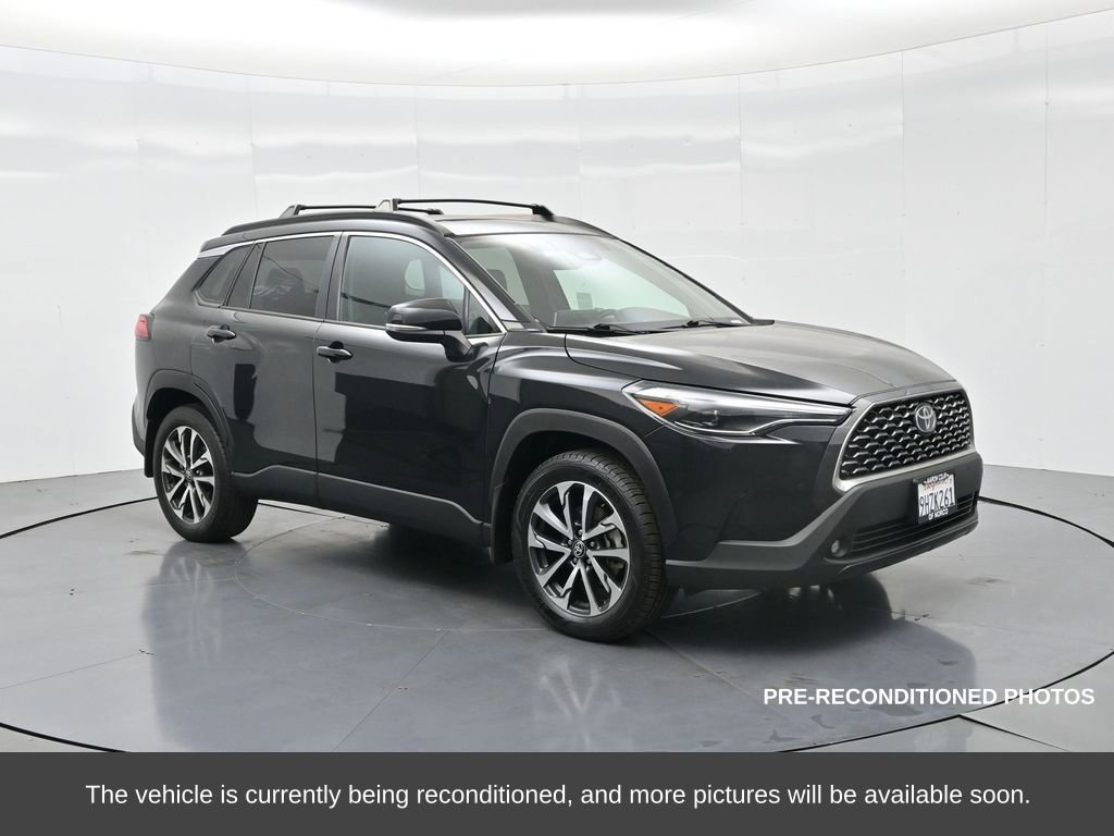 Used 2023 Toyota Corolla Cross XLE image 4