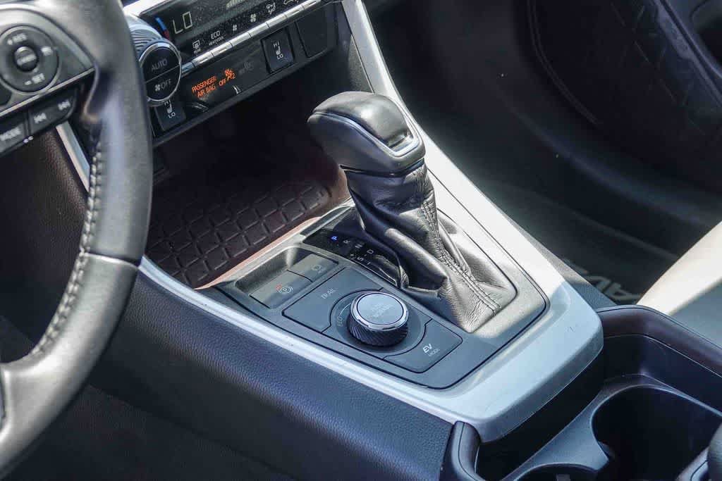 Used 2020 Toyota RAV4 Limited w/ Carpet Mat Package AWD/4WD image 18