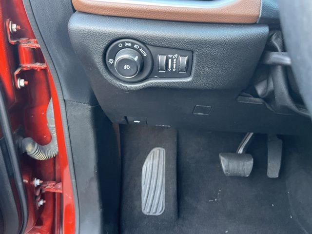 Used 2018 Chrysler Pacifica Limited w/ Tire & Wheel Group image 31