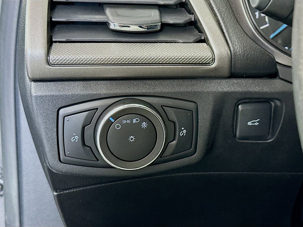 Used 2017 Ford Fusion SE image 10
