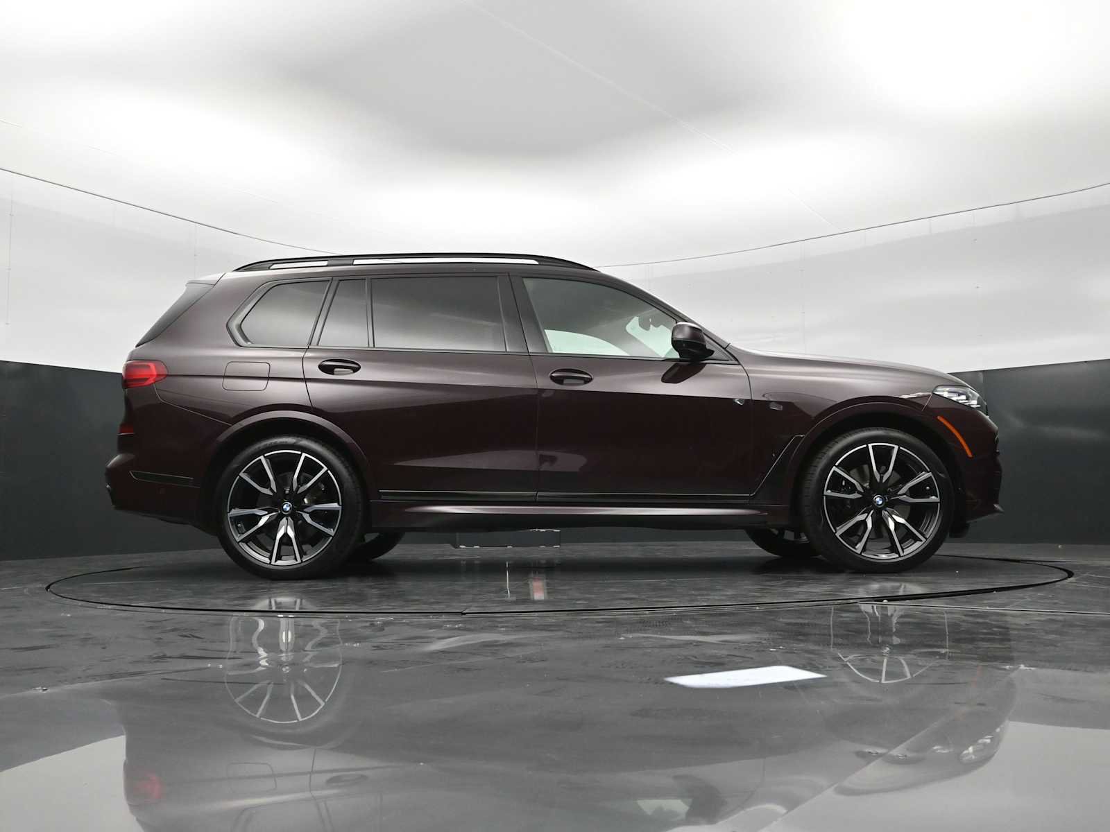 Used 2021 BMW X7 xDrive40i w/ M Sport Package AWD/4WD image 29