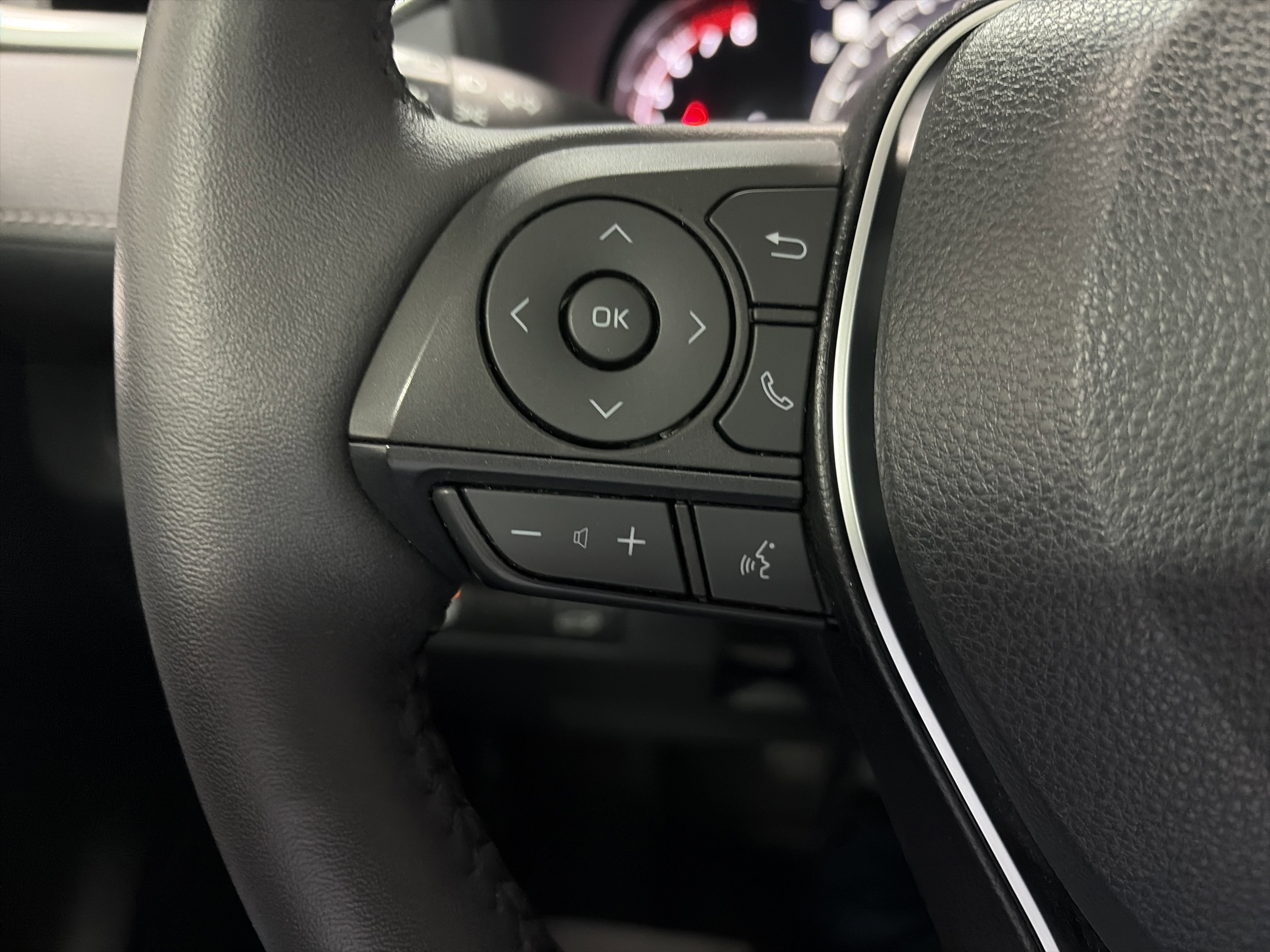 Used 2023 Toyota RAV4 XLE image 17