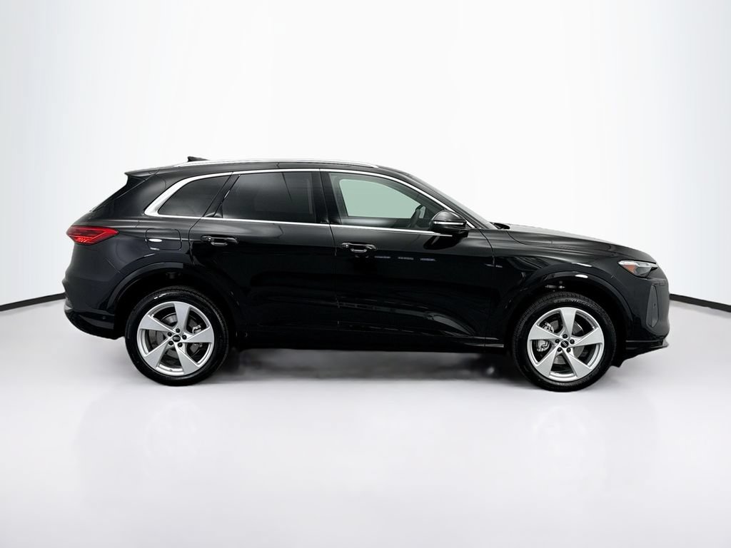 Used 2025 Audi Q5 Premium Plus w/ Premium Plus AWD/4WD image 5