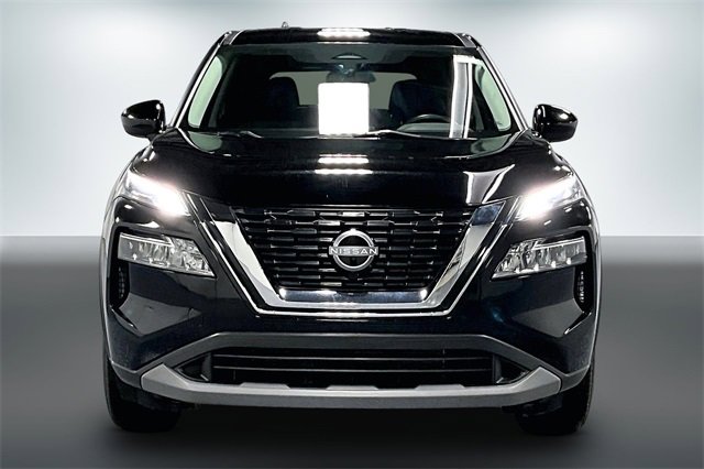 Used 2023 Nissan Rogue SV image 2