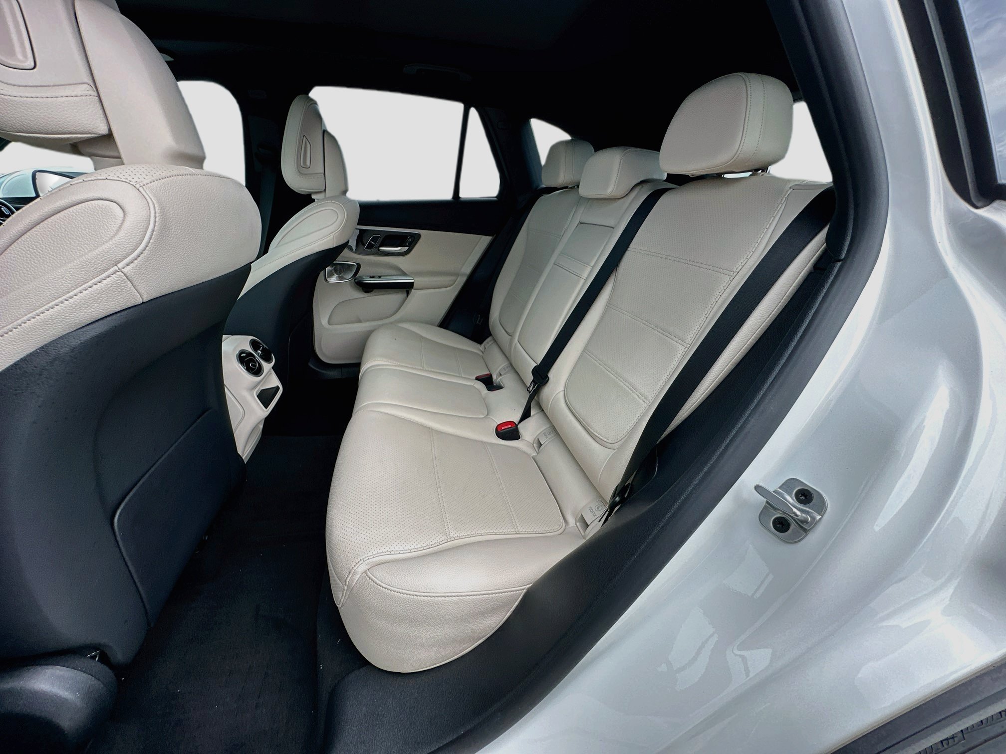 Used 2023 Mercedes-Benz GLC 300 image 26