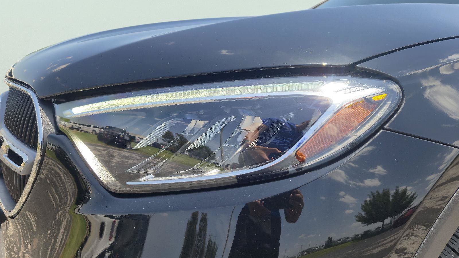 Used 2025 Mercedes-Benz GLC 300 4MATIC image 10