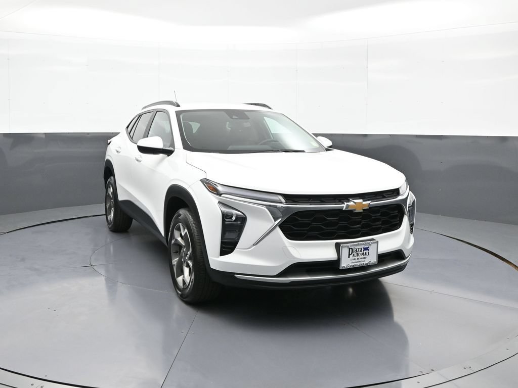 Used 2025 Chevrolet Trax LT w/ LT Convenience Package FWD image 3