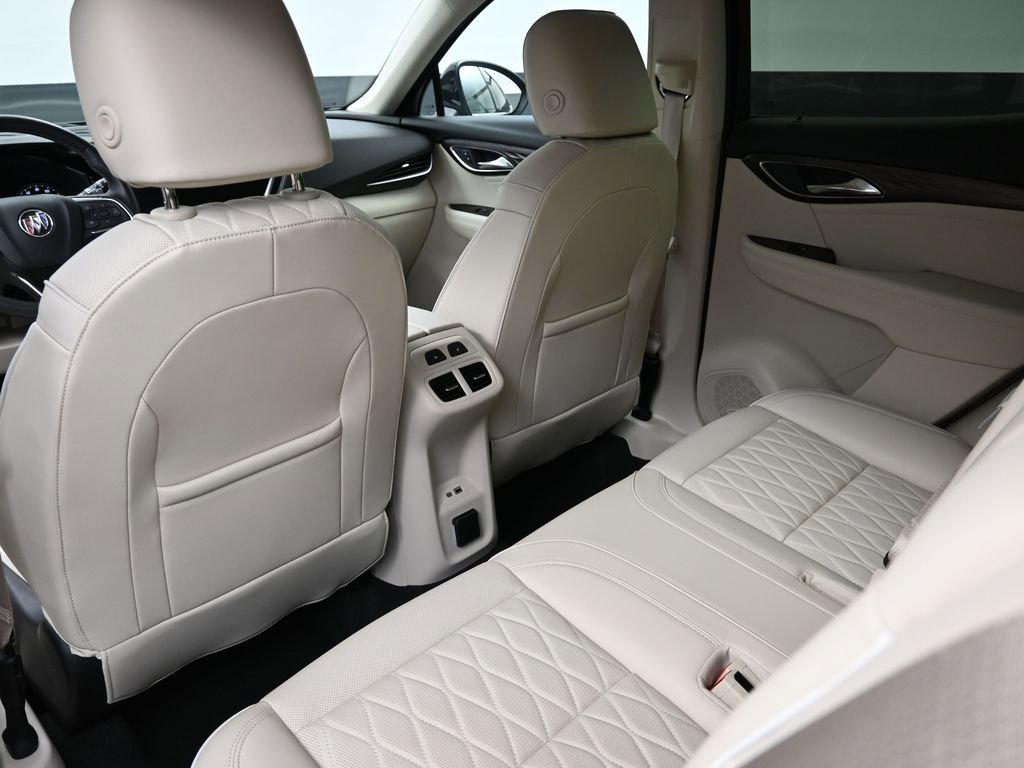 Used 2023 Buick Envision Avenir image 18