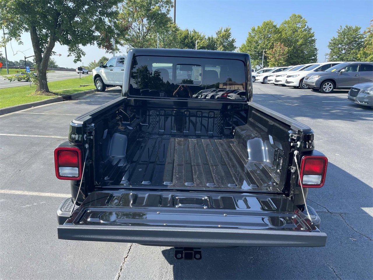 New 2025 Jeep Gladiator Sport image 30