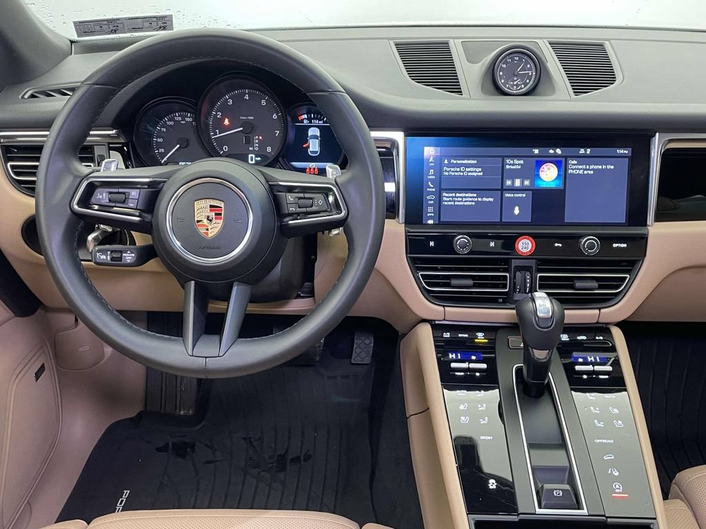 Certified 2025 Porsche Macan AWD/4WD image 27