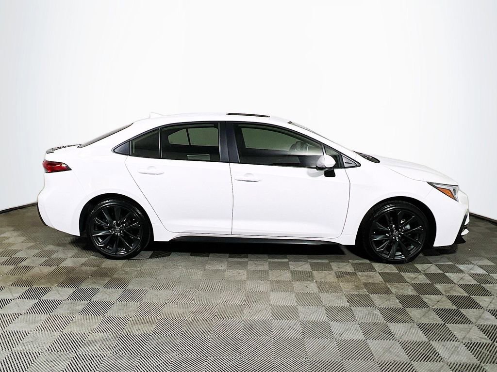 Certified 2025 Toyota Corolla XSE image 9