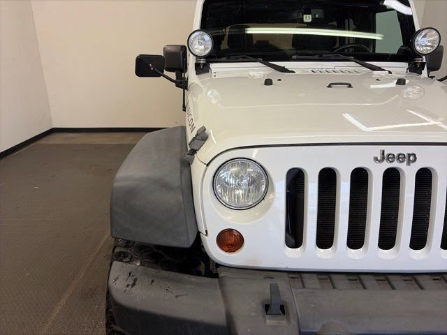 Used 2013 Jeep Wrangler Unlimited Rubicon w/ Connectivity Group image 2