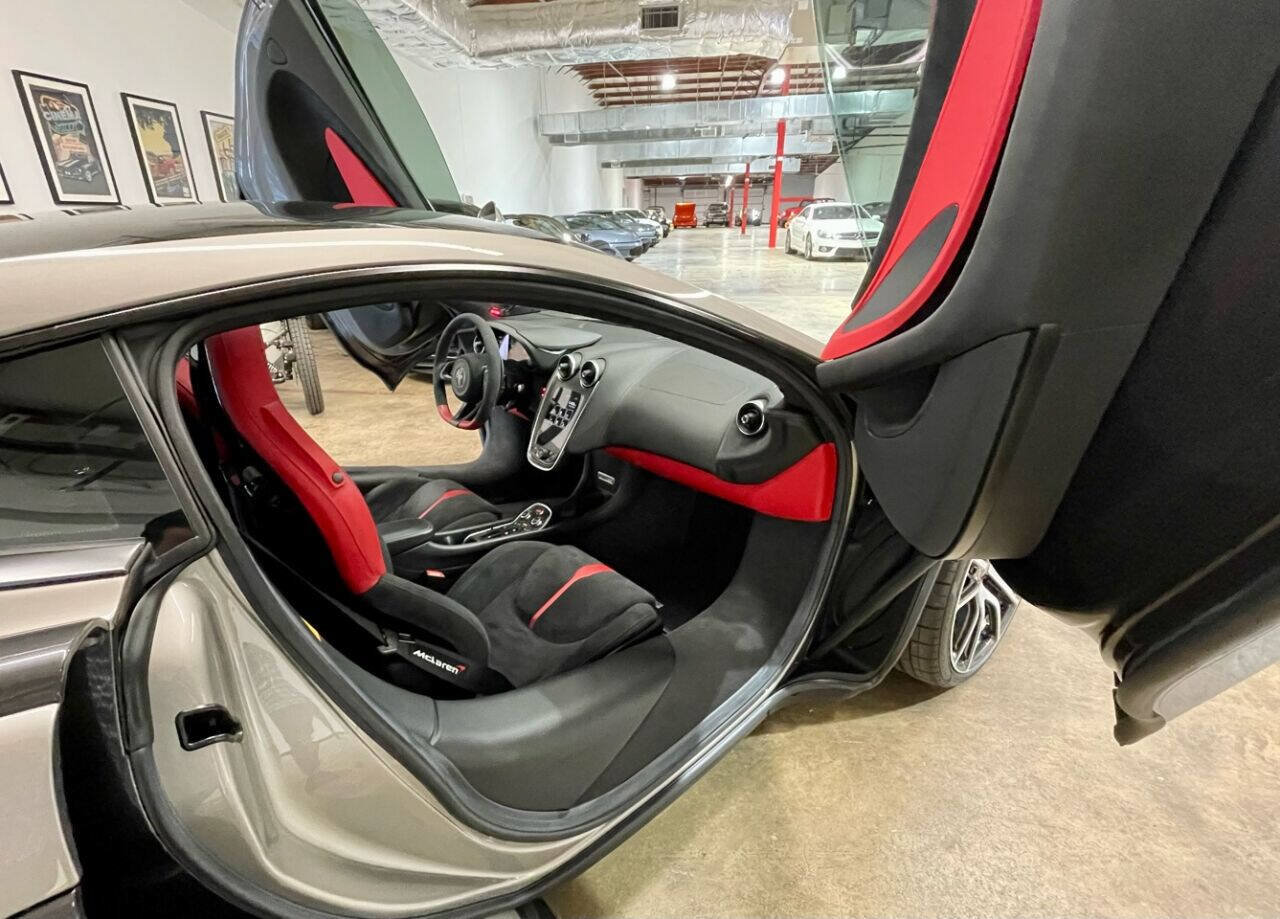 Used 2017 McLaren 570S RWD image 30