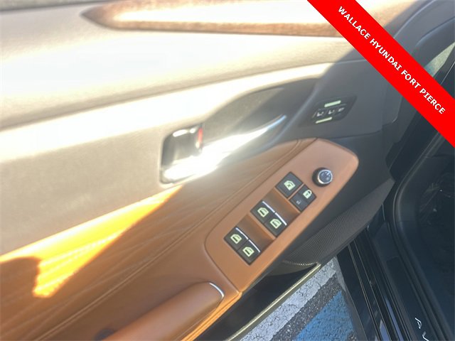 Used 2022 Toyota Avalon Limited image 18