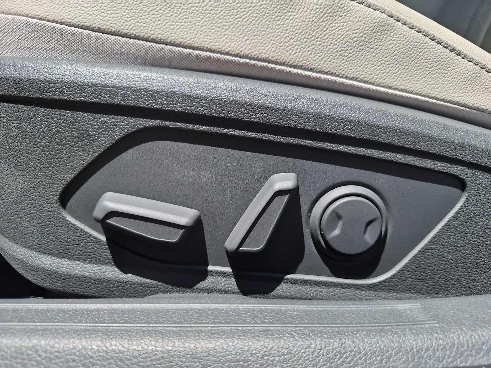 Certified 2025 Hyundai Sonata Limited FWD image 17