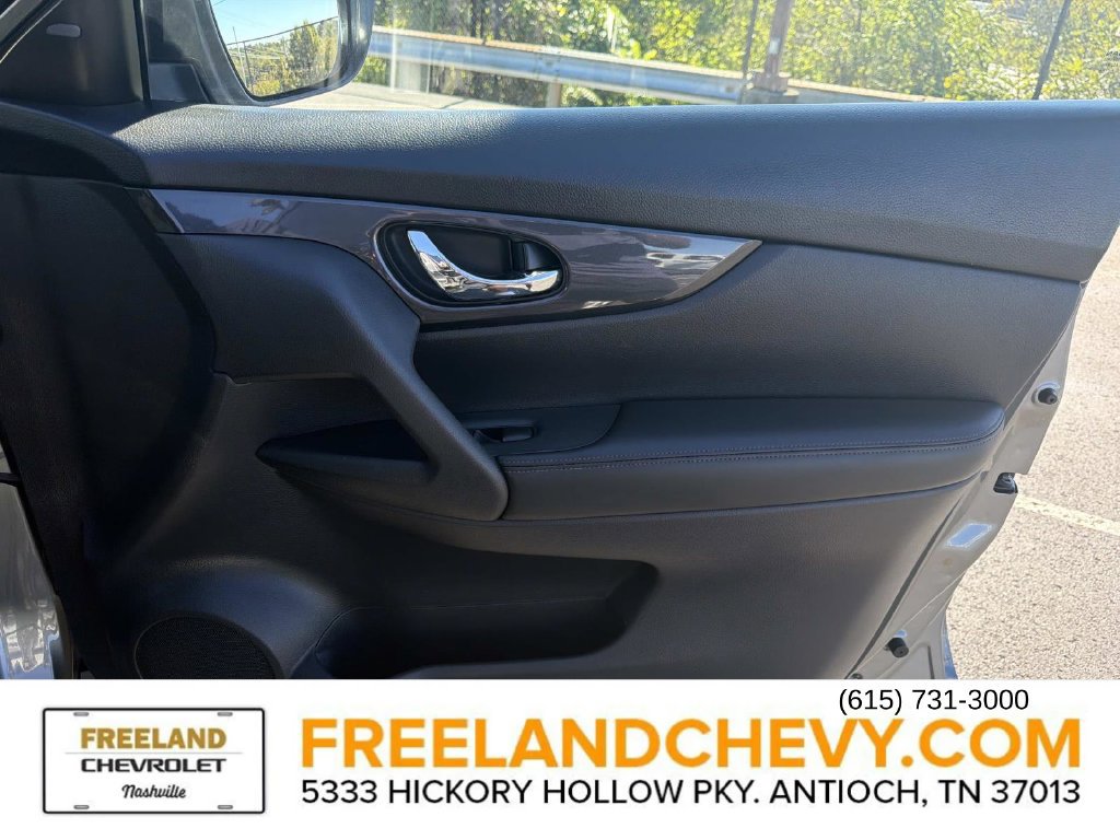 Used 2017 Nissan Rogue SV FWD image 24