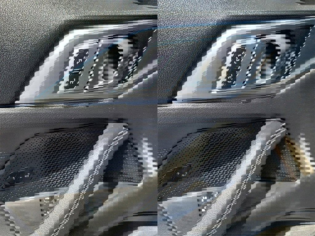 Used 2024 BMW M440i Coupe w/ Premium Package image 18