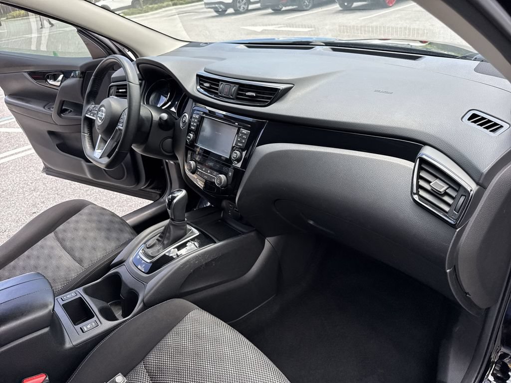 Used 2018 Nissan Rogue Sport SV w/ SV Technology Package AWD/4WD image 32