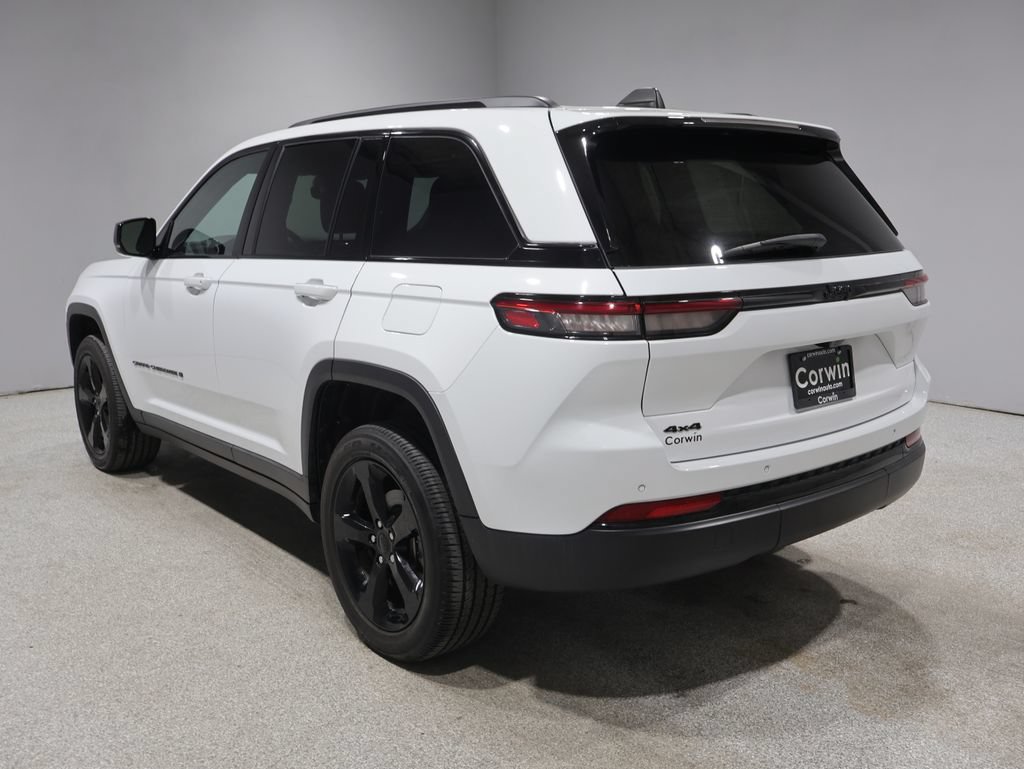 Used 2023 Jeep Grand Cherokee Altitude AWD/4WD image 5