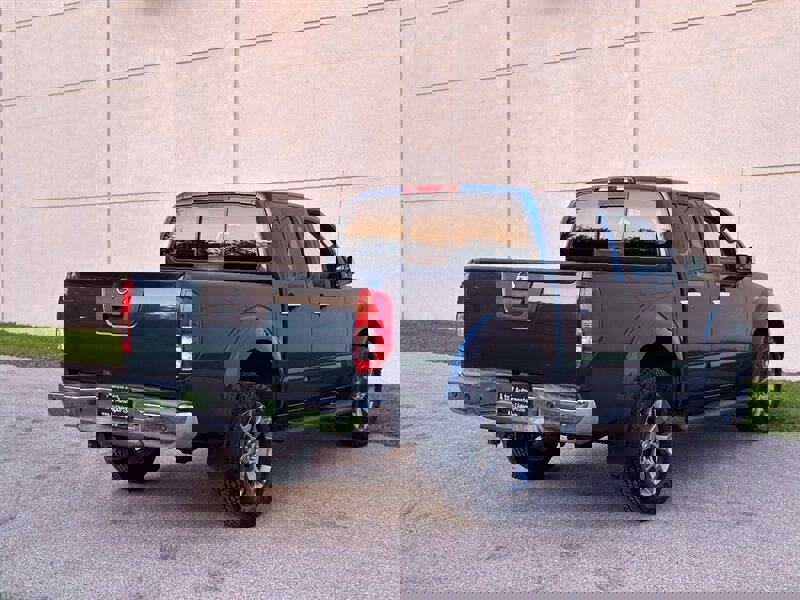 Used 2015 Nissan Frontier SL w/ Moonroof Package image 11