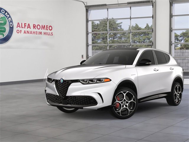 New 2025 Alfa Romeo Tonale w/ Premium Package
