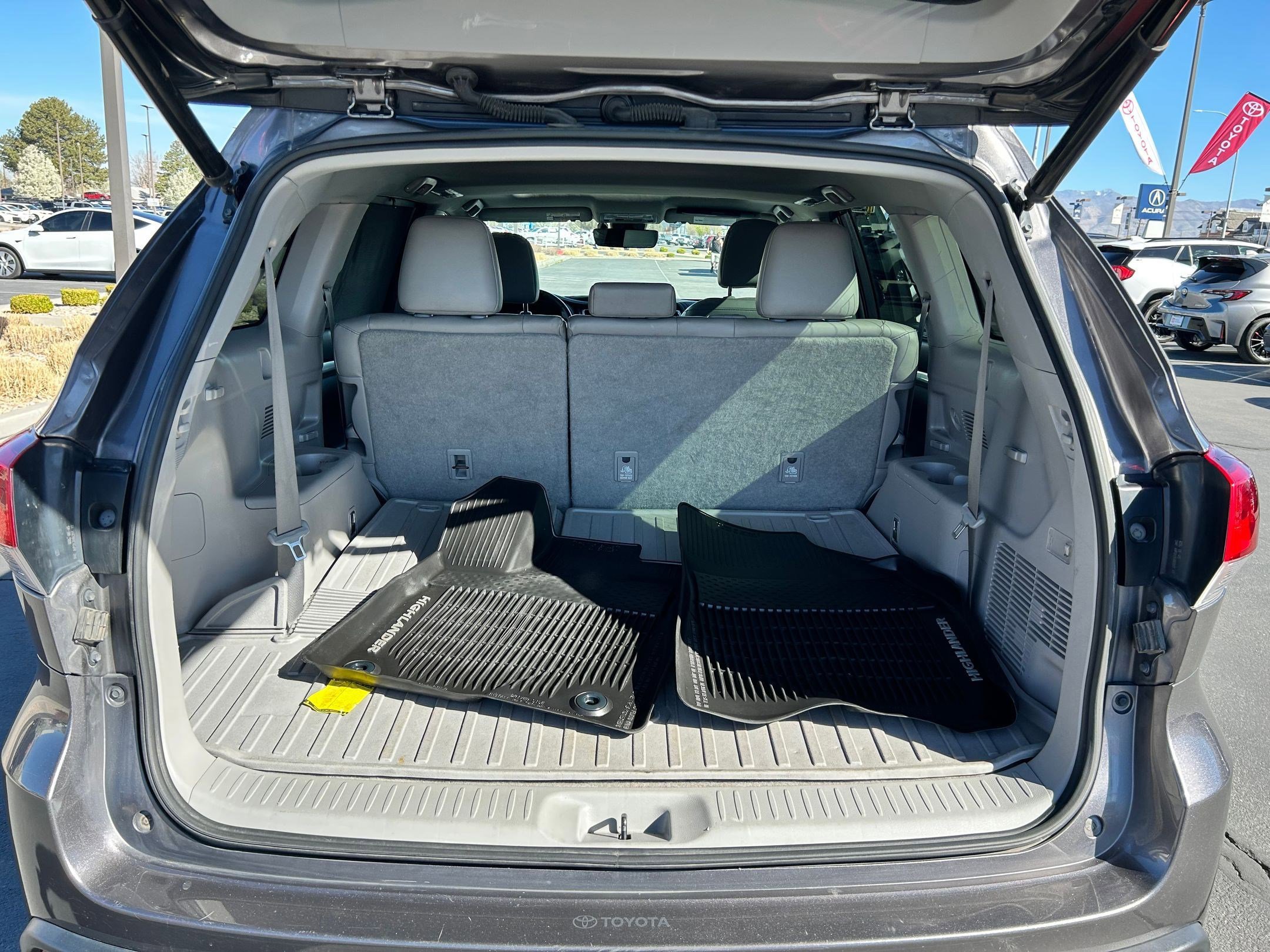 Used 2019 Toyota Highlander XLE image 25